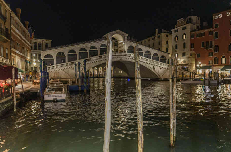 Italia - Venecia 353 - puente del Rialto.jpg